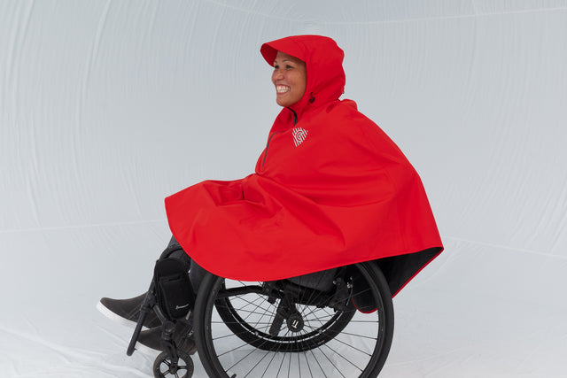 Cleverhood_Rover Rain Cape_Red Seated Model